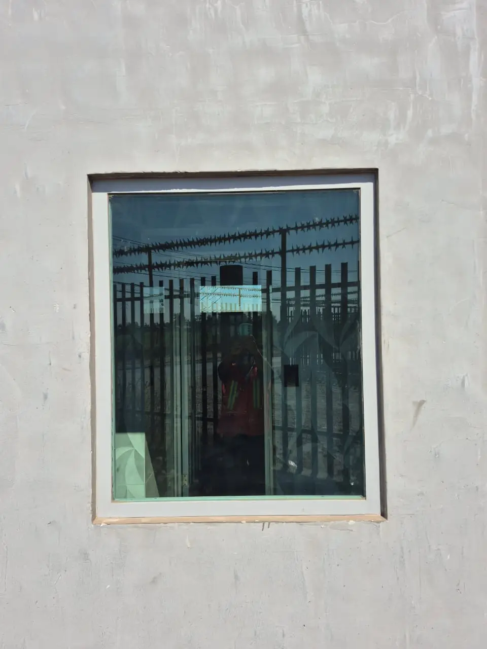 Vidrio de seguridad antibal&ntilde;a antivanadalo laminado ventanas y pasavalores Sicura Spa